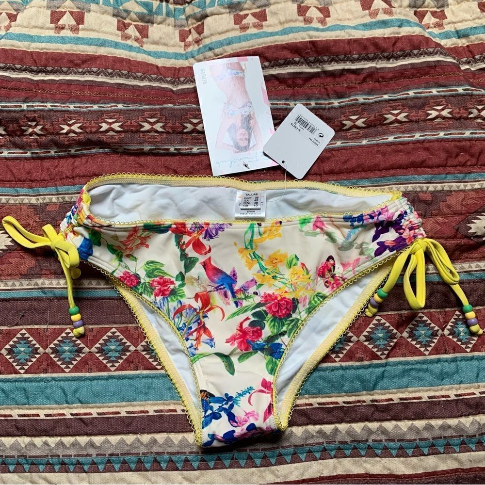 NWT Floral Bikini Bottom size Medium
